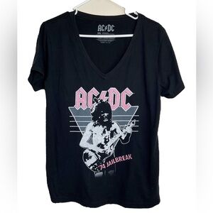 AC/DC Band Tshirt size 2XL - fits like Medium Women. No Stains or holes!